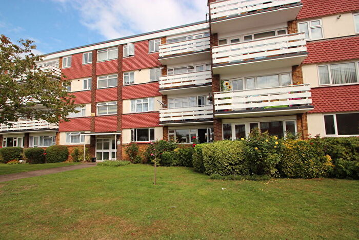 2 Bedroom Apartment To Rent In Templewood Court, Benfleet, SS7