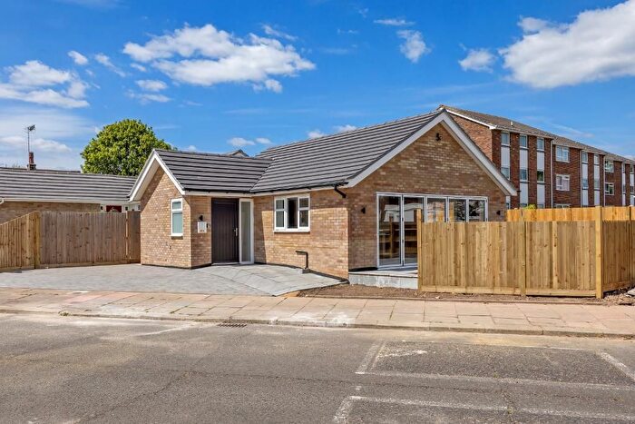 2 Bedroom Bungalow To Rent In Hawthorne Road, Worthing, BN14