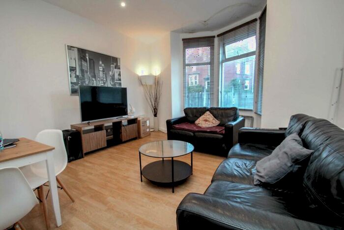 4 Bedroom End Of Terrace House To Rent In Beechwood Terrace, Burley, Leeds, LS4