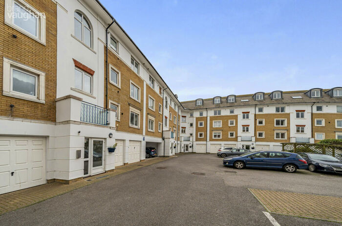 2 Bedroom Flat To Rent In Merton Court, The Strand, Brighton, BN2