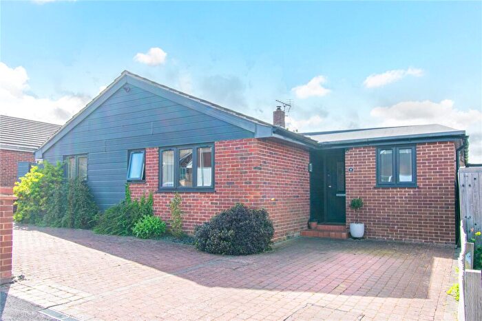 3 Bedroom Detached Bungalow For Sale In Macklin Close, Hungerford, Berkshire, RG17