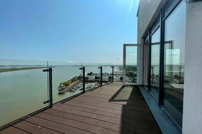 2 Bedroom Flat To Rent In The Peninsula, Gillingham, ME7