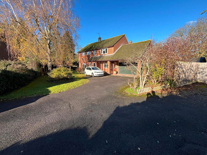 4 Bedroom Detached House For Sale In Grange Close, Twyford, Buckingham, MK18