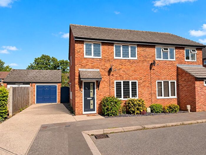 3 Bedroom Semi-Detached House For Sale In Skiddaw Close, Great Notley, Braintree, CM77