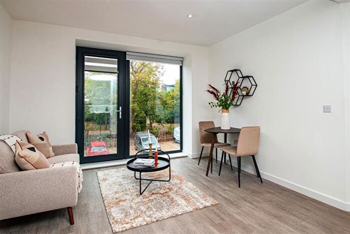 1 Bedroom Flat To Rent In Buckingham Court, Milton Keynes, MK9