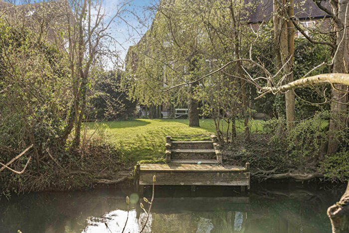 5 Bedroom Detached House For Sale In Mill Paddock, Abingdon, OX14