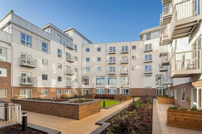 1 Bedroom Apartment To Rent In Station View, Town Centre, GU1