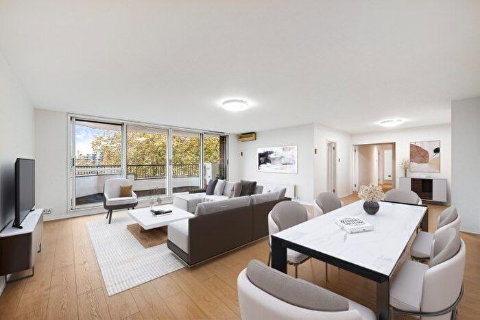 3 Bedroom Flat To Rent In Cheyne Walk, London, SW3