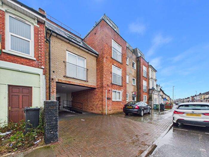 1 Bedroom Flat To Rent In William Albert Court, North End, PO2