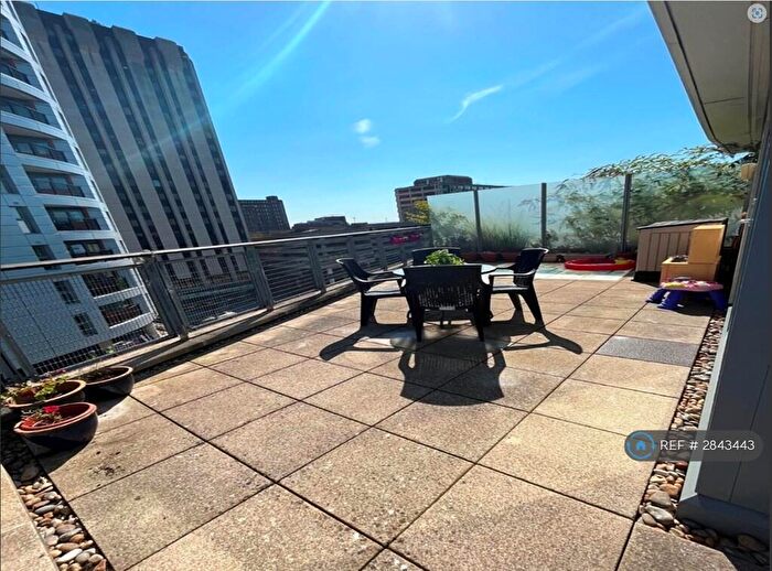 3 Bedroom Penthouse To Rent In Broadweir, Bristol, BS1