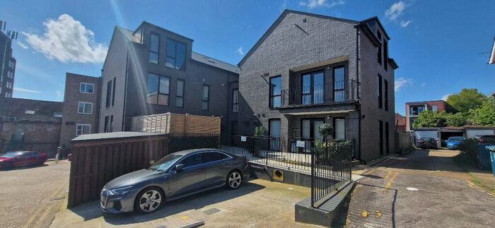 1 Bedroom Flat To Rent In Ray Gardens, Stanmore, Middlesex, HA7