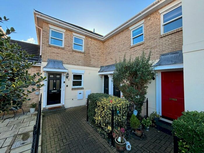 2 Bedroom Apartment To Rent In Station Approach, Hockley, Essex, SS5