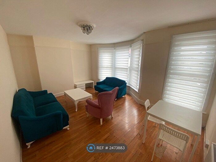 2 Bedroom Flat To Rent In Fairfield Road, London, N18