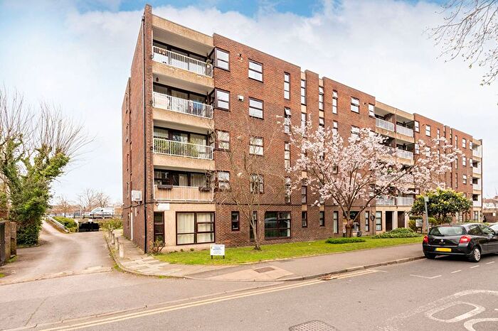 2 Bedroom Flat To Rent In Glenbuck Road, Surbiton, KT6