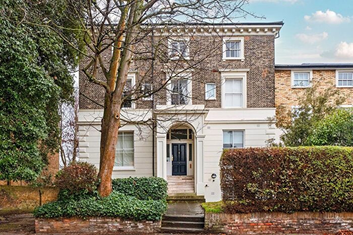2 Bedroom Flat For Sale In Kings Avenue, Clapham, London, SW4