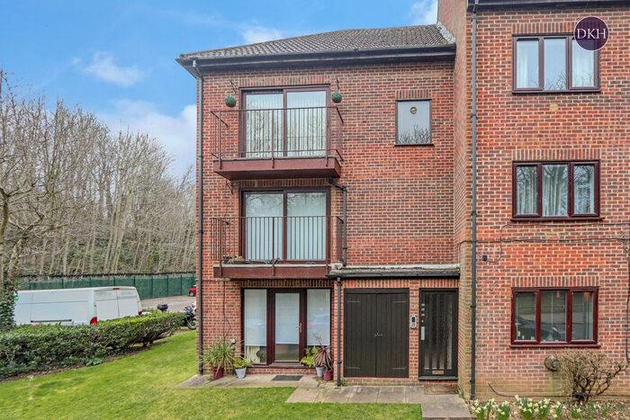 2 Bedroom Flat To Rent In Sheraton Mews, Gade Avenue, Watford, Hertfordshire, WD18