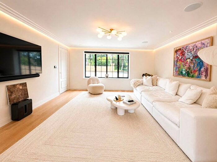 4 Bedroom Detached House For Sale In Allum Lane, Elstree, WD6