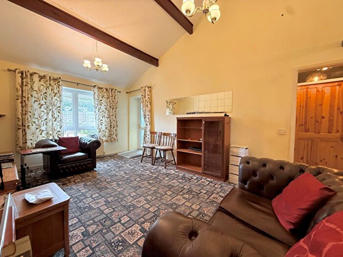 2 Bedroom Terraced Bungalow For Sale In Ferndale, Hedge End, Southampton, SO30