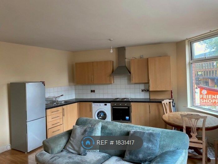 3 Bedroom Flat To Rent In Manchester Road, Chorlton Cum Hardy, Manchester, M21