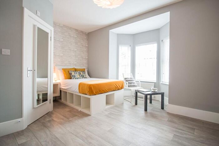 Studio To Rent In Napier Road, Luton, Bedfordshire, LU1