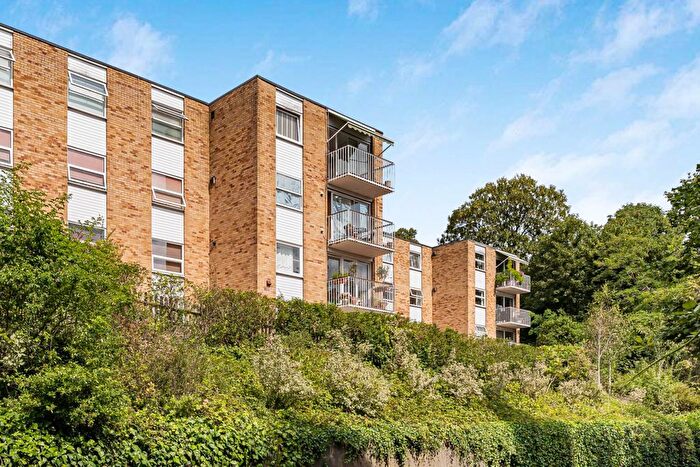 2 Bedroom Flat For Sale In Beech House, Henley On Thames, RG9