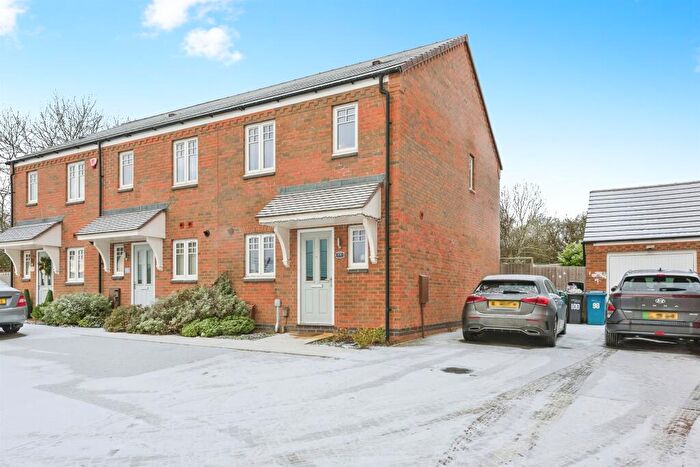 2 Bedroom Semi Detached House For Sale In Meadow Way, Tamworth, B79