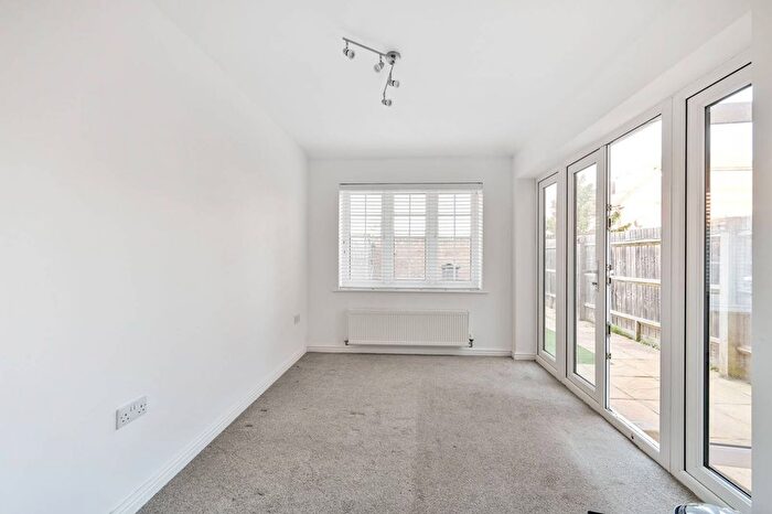 5 Bedroom Terraced House For Sale In Shoppenhangers Road, Maidenhead, SL6