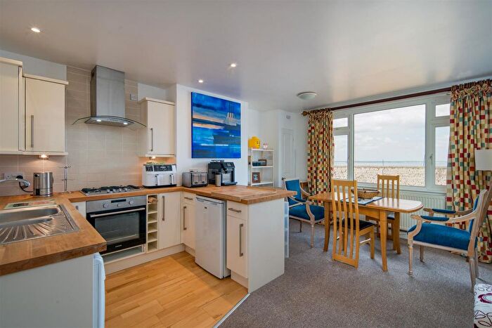 1 Bedroom Flat For Sale In Cowes, Isle Of Wight, PO31