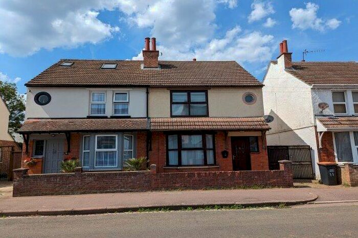 3 Bedroom Property To Rent In Brook Street, Bedford, MK42