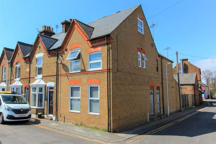 2 Bedroom Maisonette To Rent In Swanfield Road, Whitstable, Kent, CT5