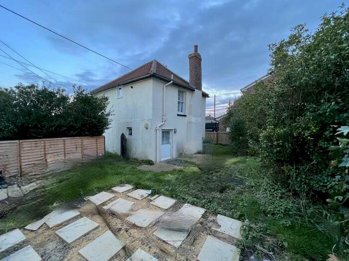 3 Bedroom Detached House For Sale In Eastern Road, Lydd, Romney Marsh