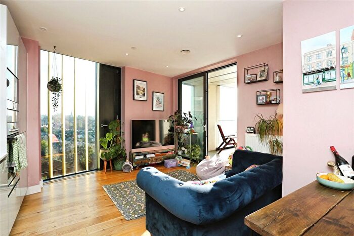 2 Bedroom Flat For Sale In Station Road, London, SE13