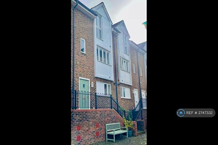 4 Bedroom Terraced House To Rent In Medway Court, Aylesford, ME20