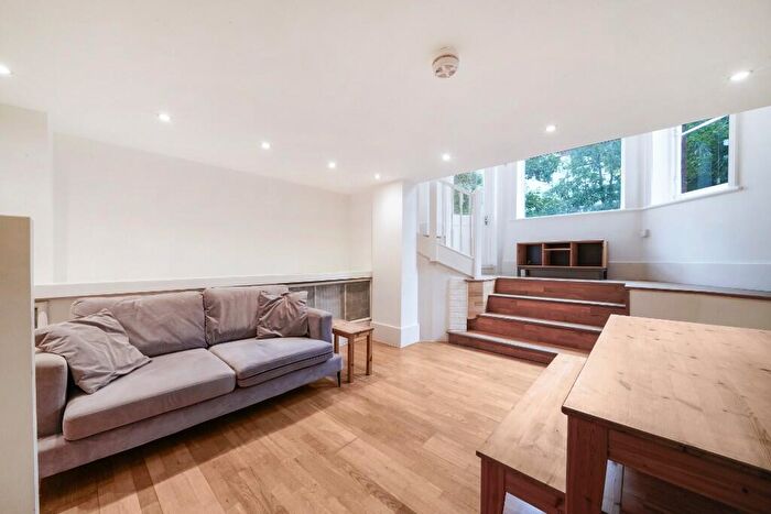 1 Bedroom Flat To Rent In Compayne Gardens, London, NW6