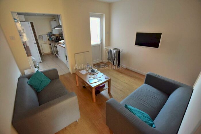 4 Bedroom Terraced House To Rent In Wykeham Road, Reading, RG6