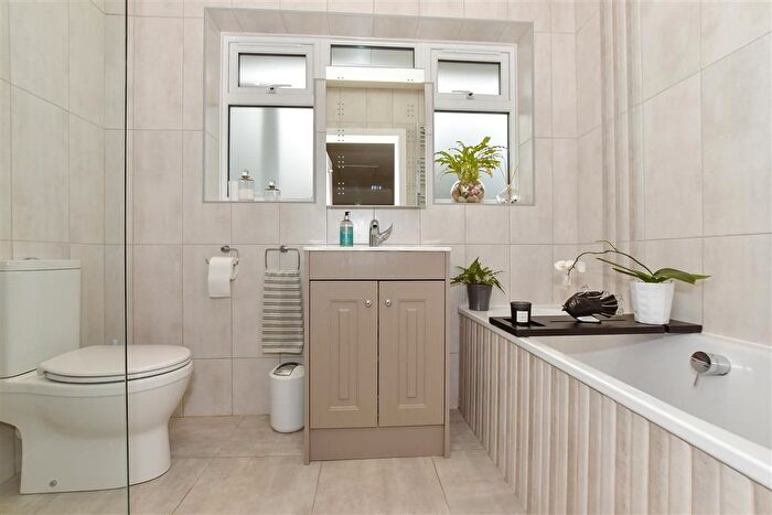 2 Bedroom Detached Bungalow For Sale In Linden Avenue, Broadstairs, Kent, CT10