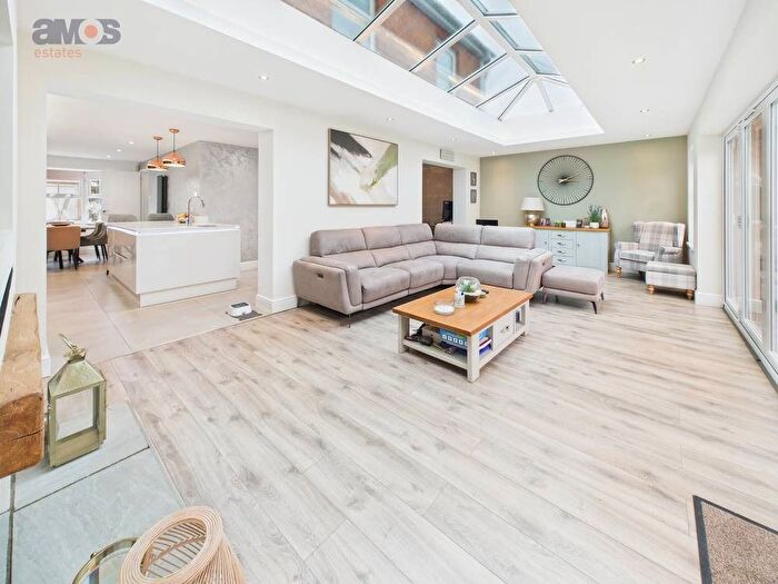 4 Bedroom Detached House For Sale In Rowan Close, Rayleigh, Essex., SS6