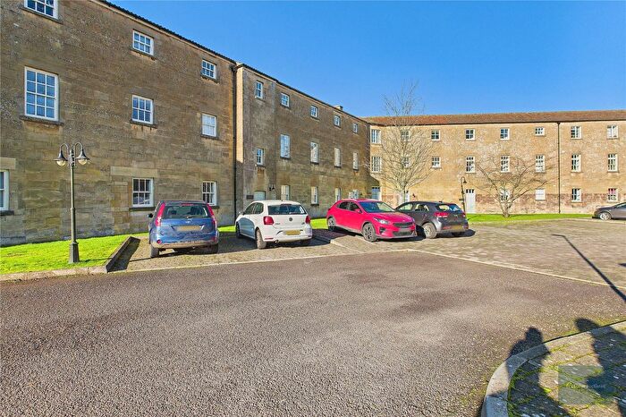 2 Bedroom Flat For Sale In The Hexagon, Bath, BA2