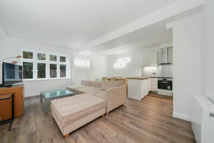2 Bedroom Flat To Rent In Clapham Road, London, SW9