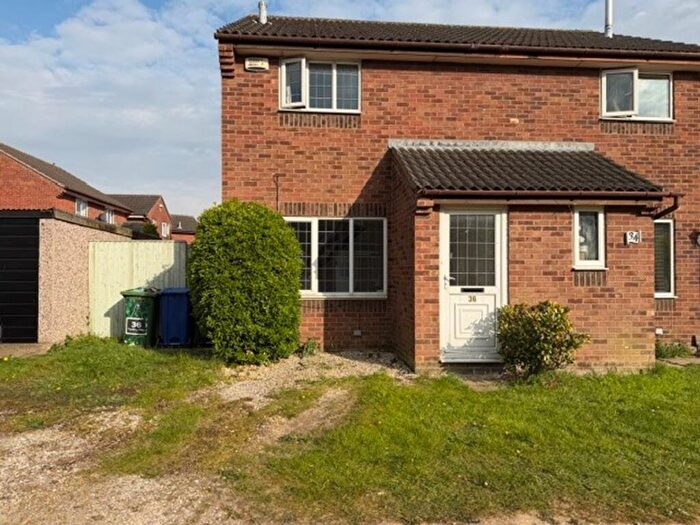 2 Bedroom Semi-Detached House For Sale In Yardley Way, Grimsby, DN34