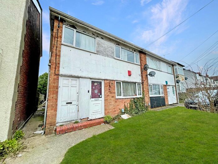 2 Bedroom Apartment For Sale In Beechwood Road, Luton, Bedfordshire, LU4
