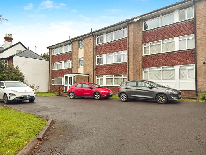 2 Bedroom Flat To Rent In Langley Park Road, South Sutton, Surrey, SM2