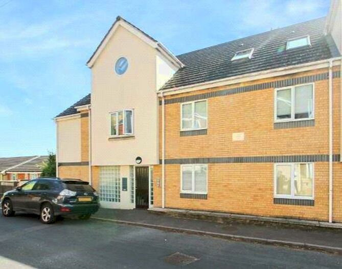 1 Bedroom Apartment To Rent In Beacon Road, Chatham, Kent, ME5