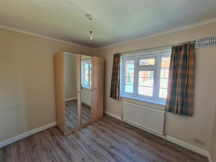 2 Bedroom Flat To Rent In Doran Manor, Great North Road, East Finchley, N2