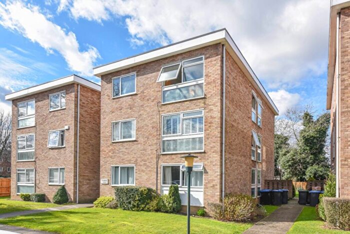 1 Bedroom Apartment To Rent In Cooden Close, Bromley, Kent, BR1