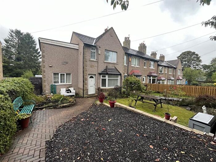 4 Bedroom Semi-Detached House For Sale In Cleckheaton Road, Low Moor, Bradford, BD12