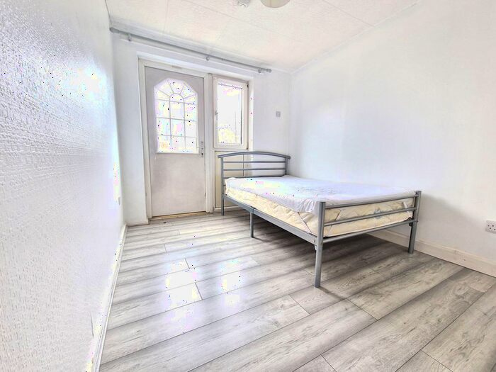 4 Bedroom Terraced House To Rent In Ivy Road, London, E16