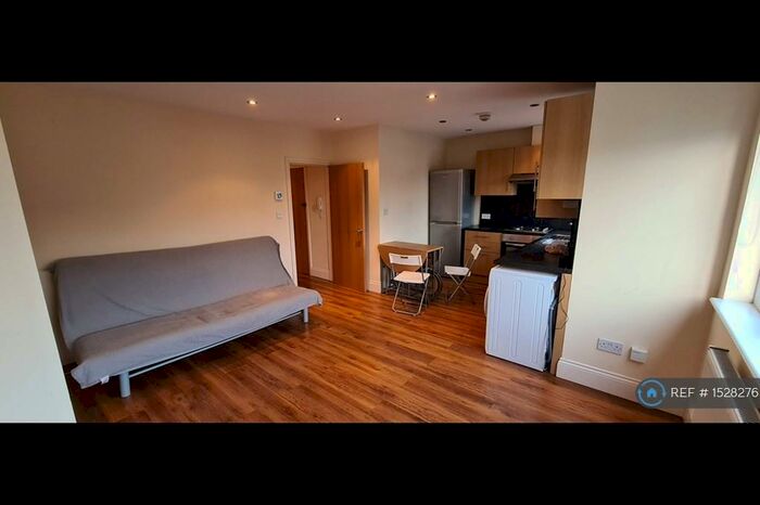 1 Bedroom Flat To Rent In Park Rd, London, NW4