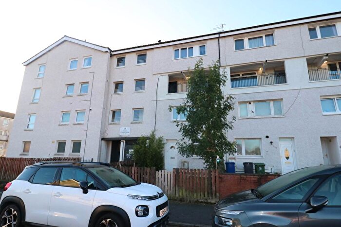 3 Bedroom Flat To Rent In Kintyre Avenue, Paisley, PA3