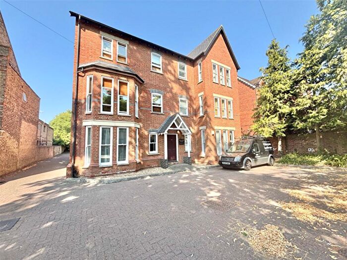 2 Bedroom Flat To Rent In Linden Road, Bedford, Bedfordshire, MK40